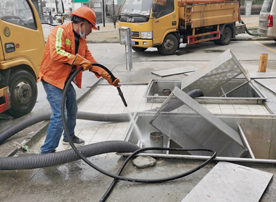 黎母山镇隔油池清理